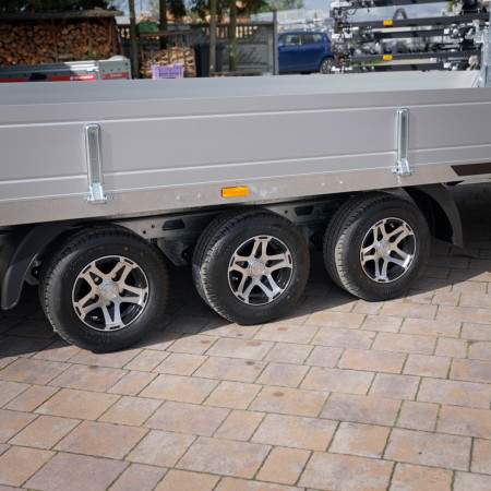 LAWETA SAMOCHODOWA Temared UNIVERSAL 600/3 590x210 DMC 3,5T z burtami aluminiowymi