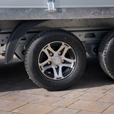 LAWETA SAMOCHODOWA Temared UNIVERSAL 600/3 590x210 DMC 3,5T z burtami aluminiowymi