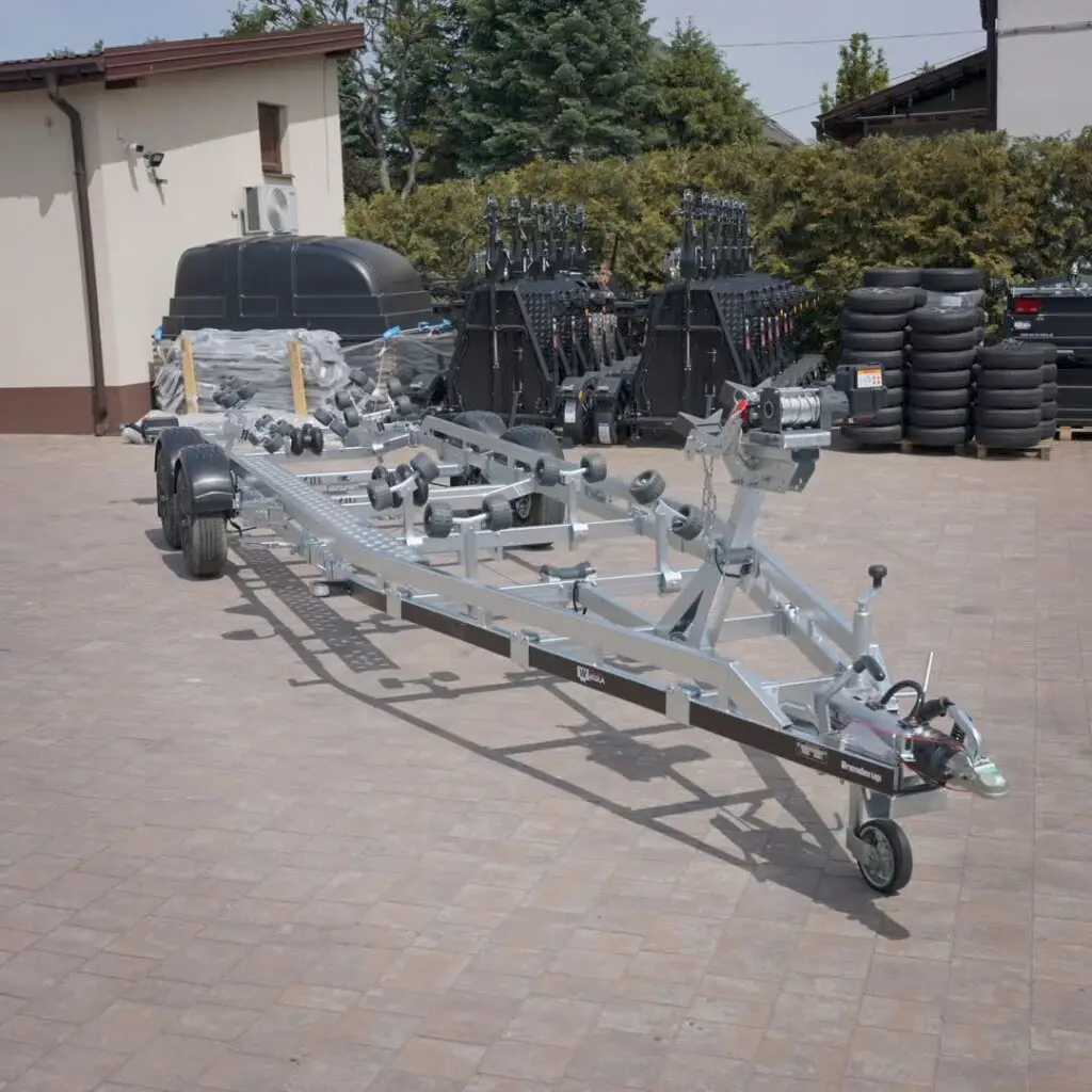 BRENDERUP 26350XTBSR DMC 3,5T Max długość łodzi: 7,8m ALU FELGI, TRAP, LEDY, PASY