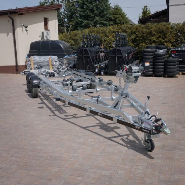 BRENDERUP 26350XTBSR DMC 3,5T Max długość łodzi: 7,8m ALU FELGI, TRAP, LEDY, PASY